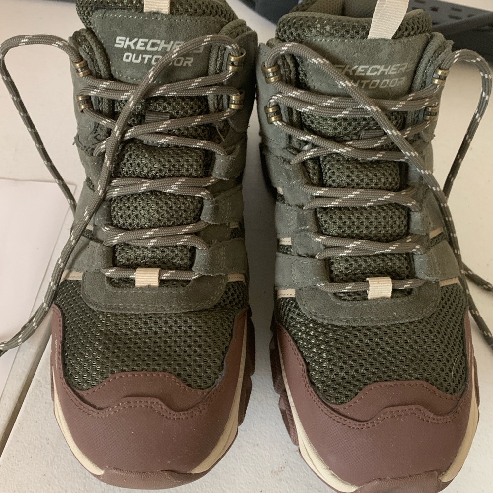 Womens Skechers Hiking Boots Size 8.5